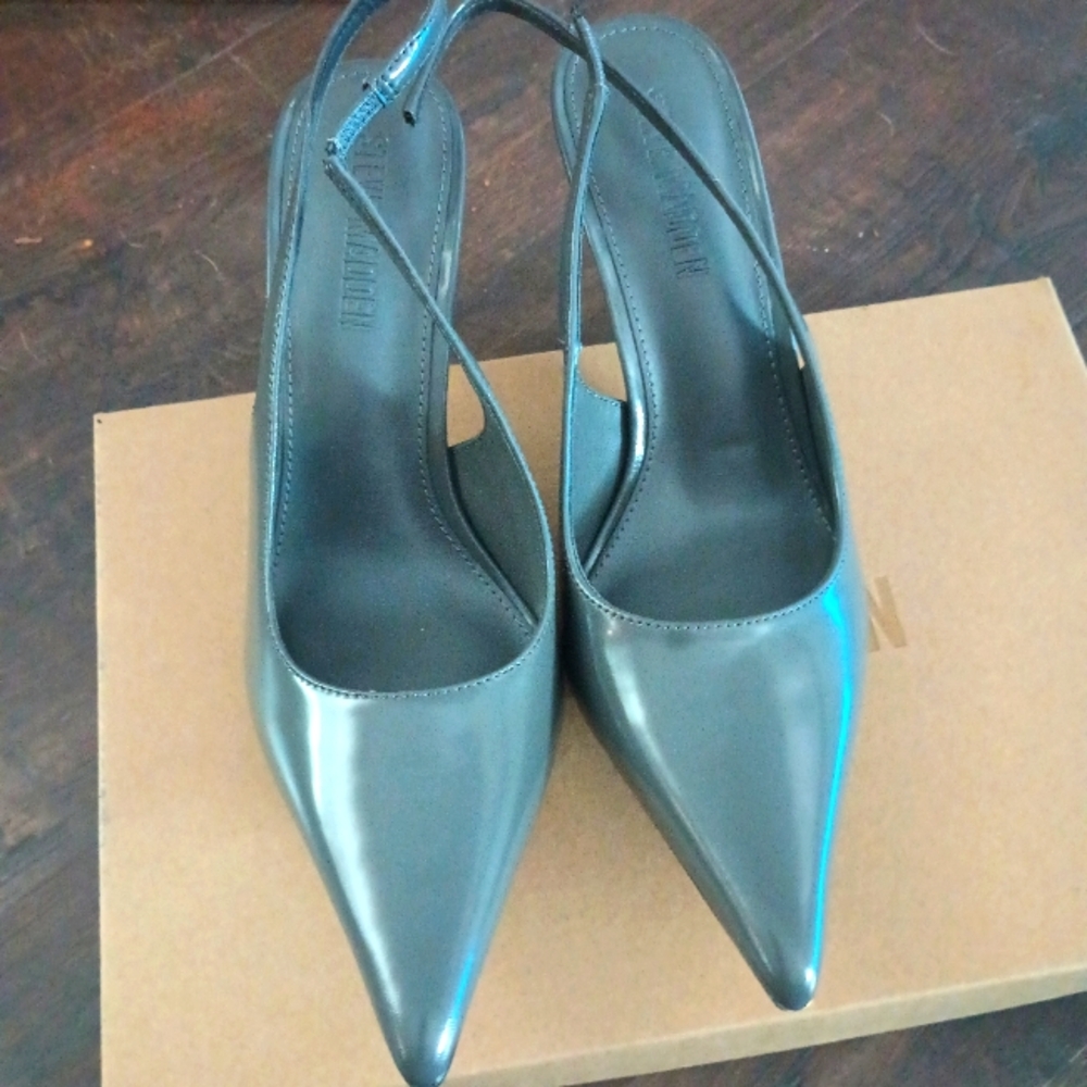 Steve Madden Black Pointed Toe Slingback Pumps